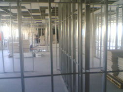 现代化办公室装修 福田专业团队如何精选建筑材料